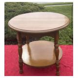 Wooden Mabel and table round 26 inch wide