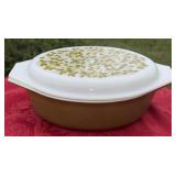 Pyrex 2 1/2 quart Crazy Daisy casserole dish with