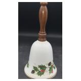 Royal Grafton bone China, Holly Bell