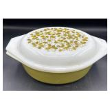 Pyrex 1 1/2 qt casserole dish with lid