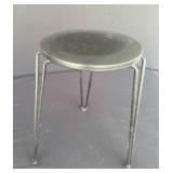 Small metal plant stand 17 inch tall