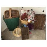 Large amount of wicker baskets/miscellaneous