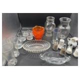 Miscellaneous glass/plastic orange small bowls