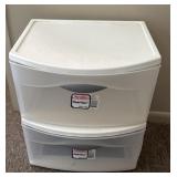 2 plastic drawers