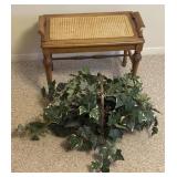 Artificial plant/wooden bench