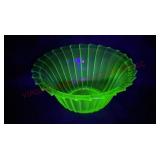 Jeannette Glass Sierra Pinwheel 8" Lg Fruit Bowl