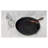 Vintage Lodge 12" Double Spout Skillet w Heat Ring