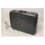 Vintage Platt Hard-Sided Suitcase - Lockable
