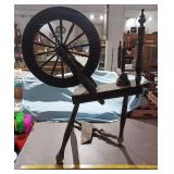 Antique wooden SPINNING WHEEL sewing yarn weaving
