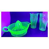 1930s HOCKING uranium glass juicer & 2 glasses
