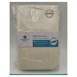 NEW Lot of 4 Comfort Bay Pillow Protectors