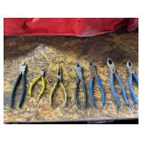 Wire cutting pliers