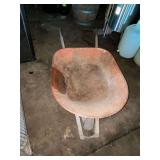 Wheelbarrow with pneumatic tire