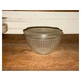Anchor Hocking covered refrigerator round dish with lid