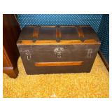 Small camel back trunk with tray