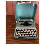 Corsair Deluxe Smith-Corona manual typewriter