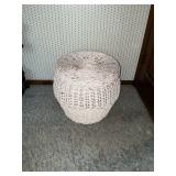 Woven basket with lid