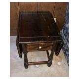 Ethan Allen side table, 27" x 20" (2) 10" drop leaves