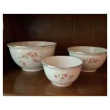 Homer Laughlin set of 3 nesting bowls