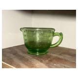 Green Depression Measuring and Mixing Cup