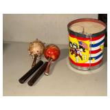 Toy drum, maracas
