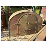 Metal pump container for oil truck