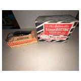 Vintage Universal Steam travel iron