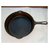 Griswold No. 7 cast iron skillet