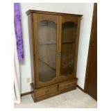 Oak gun cabinet, 12 gun with key