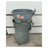 2 plastic trash cans, rolling plastic trash can