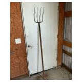 4-prong pitch fork.