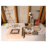 Picture fames, figurines, easels