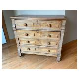 Antique 4-drawer dresser