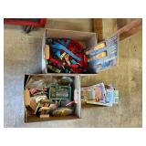 Tie down straps, road maps