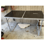 Magellan folding table