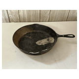 Cast iron skillet, no name