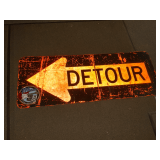 Metal DETOUR sign