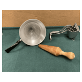 Food mill with pestle