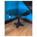 Single pedestal round table with glass insert