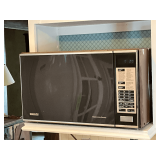 Montgomery Ward microwave, shows rust