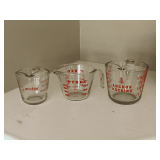 Pyrex and Anchor measuring cups