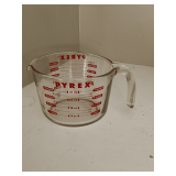 Pyrex 4-cup measuring cup