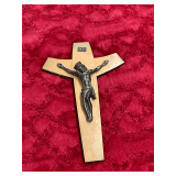 Wortman Jewelers 12" crucifix