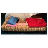 Rolling bench with linens