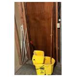 Rubbermaid mop bucket with mop