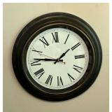 Battery-operated wall clock