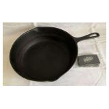 Unmarked cast iron skillet with The Ringer