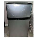 Insignia compact refrigerator, working condition