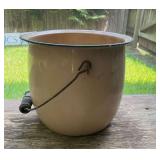 Enamel chamber pot, no lid