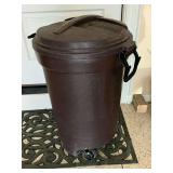 Roughneck rolling trash can, 30 gallon